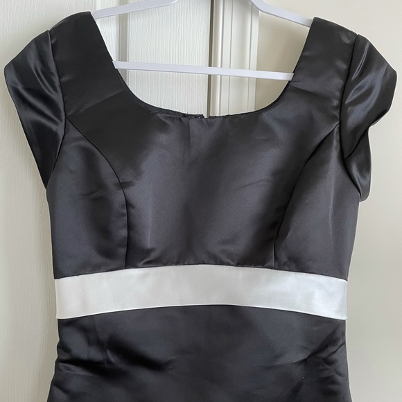 Women’s Black and White gown size 14 NWOT - Picture 2 of 4